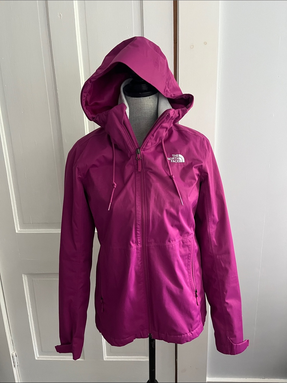 WOMEN’S NORTH FACE JACKET
